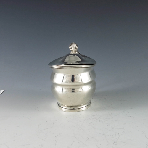 2027 - James Mince, London 1803, a George III oval silver mustard pot with moulded girdle and reeded form, ... 