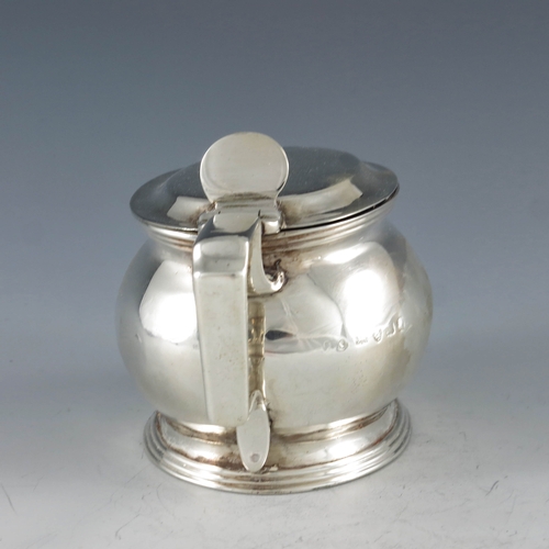 2038 - AK, London 1808, a George III silver barrel-shaped oval mustard pot of plain form with thread edged ... 