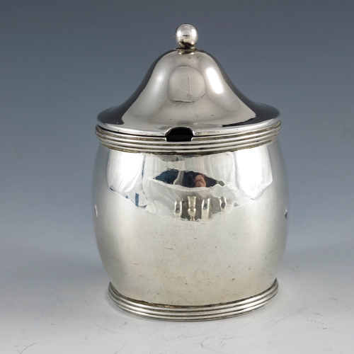 2042 - William Allen III, London 1805, a George III silver mustard pot of barrel shape form, the plain body... 