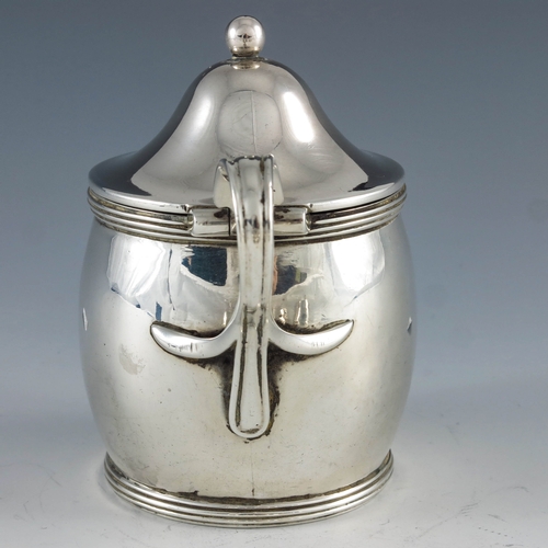 2042 - William Allen III, London 1805, a George III silver mustard pot of barrel shape form, the plain body... 