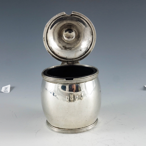 2042 - William Allen III, London 1805, a George III silver mustard pot of barrel shape form, the plain body... 