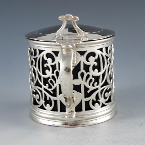 2050 - Thomas Daniell and Jabez Daniell, London 1772, a George III silver mustard pot, cylindrical form, re... 