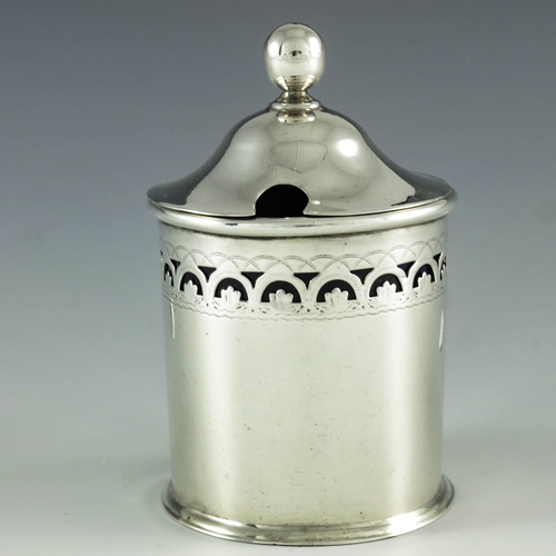 2076 - John Watson, Sheffield 1802, a George III silver mustard pot, cylindrical form, decorated with a ret... 