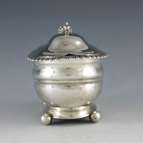 2095 - Thomas Watson, Newcastle 1801, a George III Provincial oval silver mustard pot with moulded girdle a... 