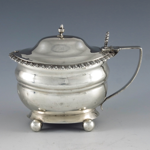 2095 - Thomas Watson, Newcastle 1801, a George III Provincial oval silver mustard pot with moulded girdle a... 