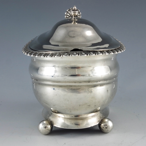 2095 - Thomas Watson, Newcastle 1801, a George III Provincial oval silver mustard pot with moulded girdle a... 