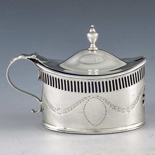 2098 - Luke Proctor & Co, Sheffield 1787, a George III silver oval mustard pot of navette form, the straigh... 