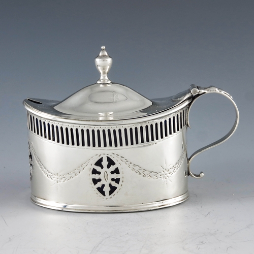 2098 - Luke Proctor & Co, Sheffield 1787, a George III silver oval mustard pot of navette form, the straigh... 