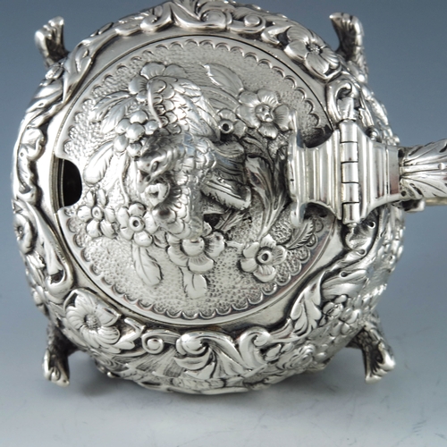 2102 - William Eaton, London 1820, a George III silver mustard pot, squat baluster inverse pear form, heavi... 