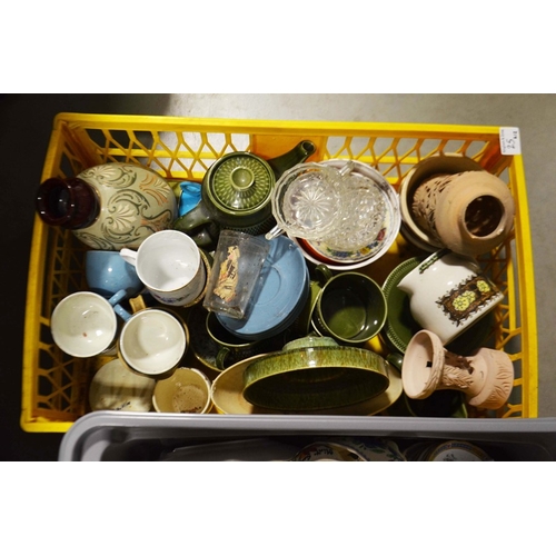 25 - A Quantity of tea, dinner ware and sundry pottery, including Doulton style vase.  (2 trays)