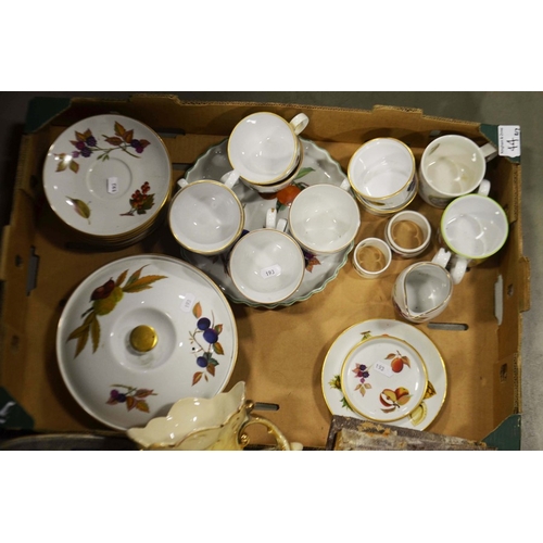 44 - Evesham pattern tea and dinner wares, and a large quantity of assorted ceramics including tea and di... 