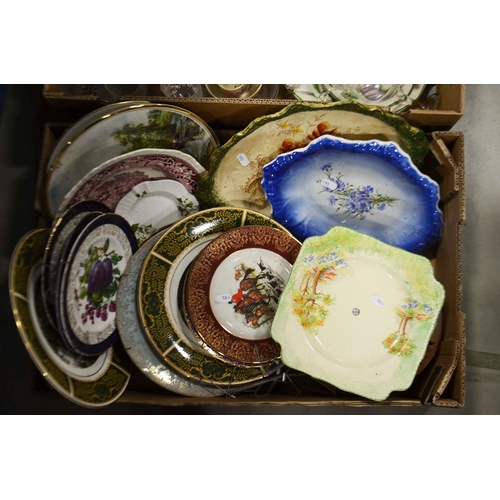 44 - Evesham pattern tea and dinner wares, and a large quantity of assorted ceramics including tea and di... 