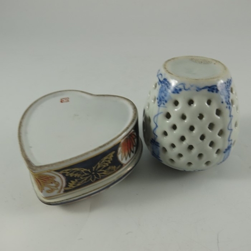 275 - A Samson Imari porcelain heart shaped pot and cover, together with a reticulated Chinese blue and wh... 