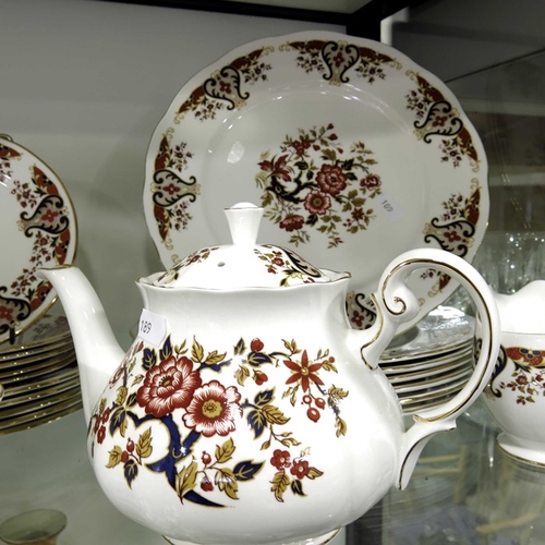 357a - Colclough Royale pattern tea and dinner ware (20+)