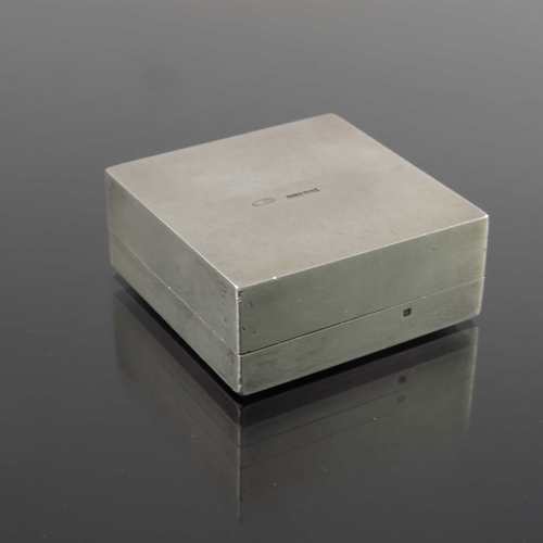 31 - An Imperial Russian Silver snuff box, Carl Edvard Bolin, Moscow circa 1908, cuboid form, with cast l... 