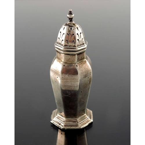 78 - A George V silver pepper pot, S W Smith and Co., Birmingham 1919, in the Queen Anne style, octagonal... 