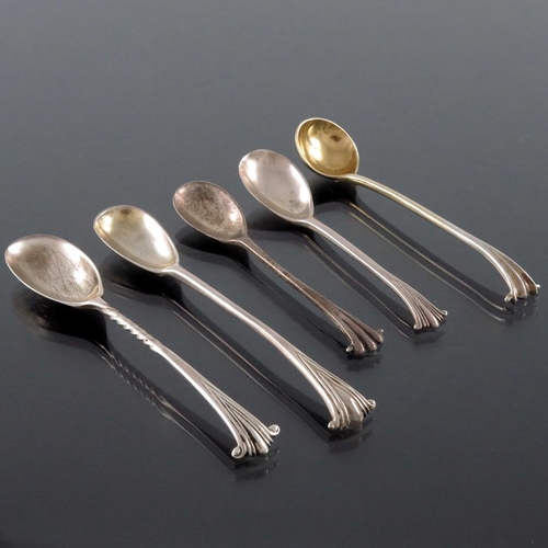 79 - Five Victorian and later silver condiment spoons, various makers and dates, Onslow Pattern, includin... 