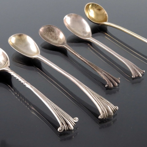 79 - Five Victorian and later silver condiment spoons, various makers and dates, Onslow Pattern, includin... 