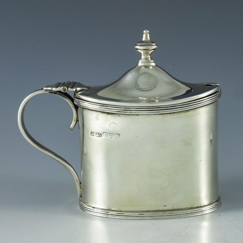 109 - Zachariah Barraclough and Sons, Chester 1919, a George V silver mustard pot, straight sided oval for... 