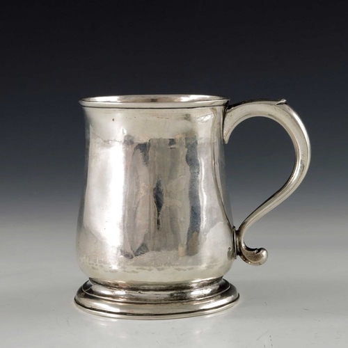 130 - A George II silver mug, Richard Gosling, London 1735, baluster form, on stepped foot, with S scroll ... 