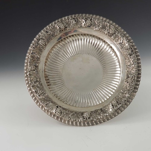 182 - A George III silver bowl, William Elliott, London 1817, squat Campana form, reeded, with a wide ever... 