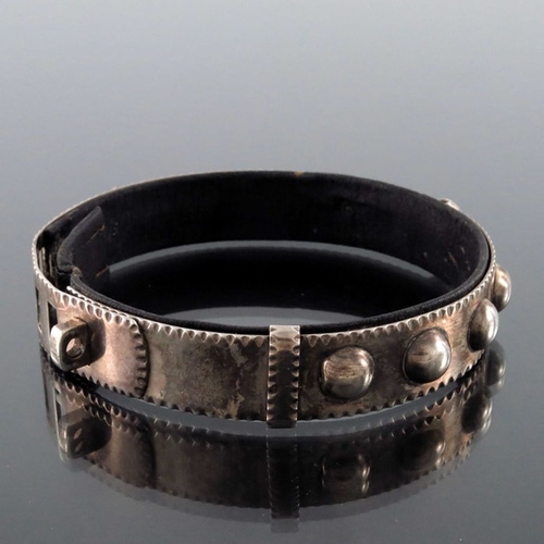 197 - A George V silver and leather dog collar, Horton and Allday, Birmingham 1912, modelled as a belt wit... 