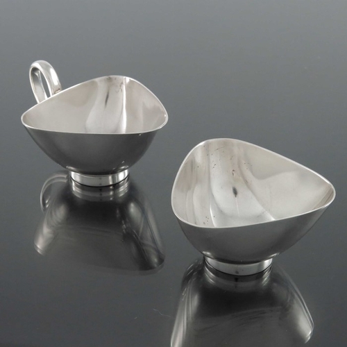 234 - Georg Nilsson for Gerofabriek, a Dutch Modernist silver plated bowl and jug, circa 1950, flared tria... 