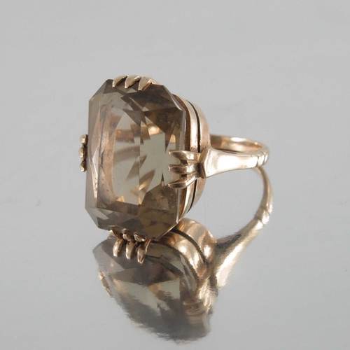 250 - Two 9 carat gold and gem set rings, including smoky quartz and pearl, size K and M, 10.1g (2)