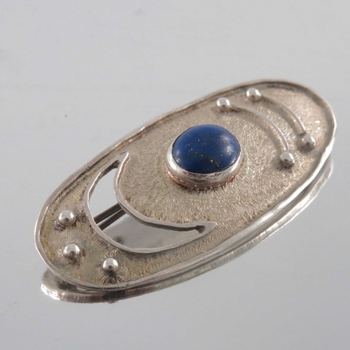 285 - A Mexican Modernist silver and lapis lazuli brooch, Taxco, import marks London1995, oval, textured a... 