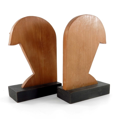 497 - A pair of Art Deco carved wooden bookends, in the style of Laszlo Hoenig, beech on ebonised bases, m... 