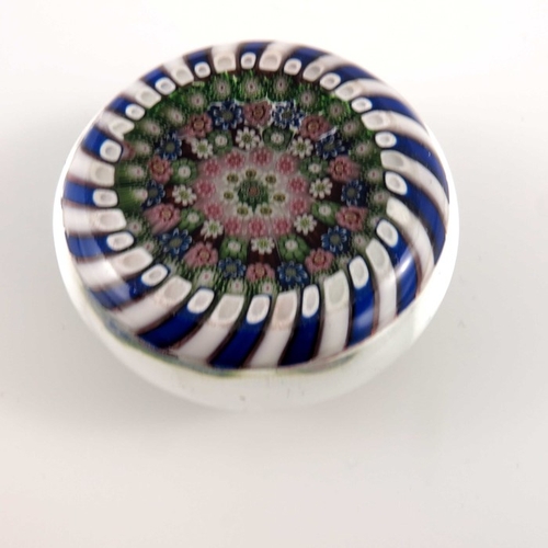 531 - Clichy, concentric millefiori paperweight, six garland rings surrounding a central green and pink ca... 