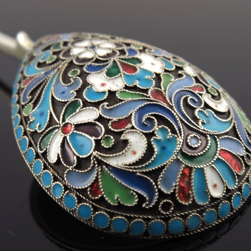 25 - A Russian silver cloisonne enamel spoon, the rear bowl with scrollwork design within a beaded border... 