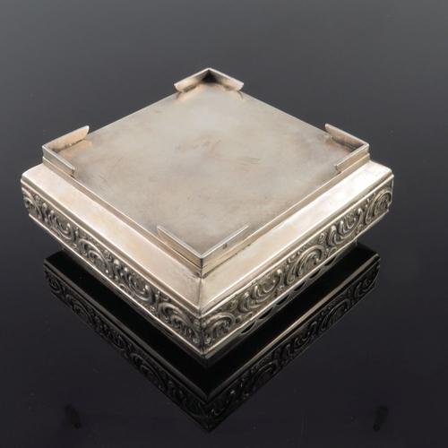 28 - Karl Faberge, an Imperial Russian silver ashtray, BA, St Petersburg circa 1900, Latvian import marks... 