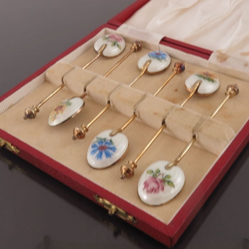 30 - A Harlequin set of six Norwegian silver gilt and guilloche enamel coffee spoons, David Andersen, cir... 