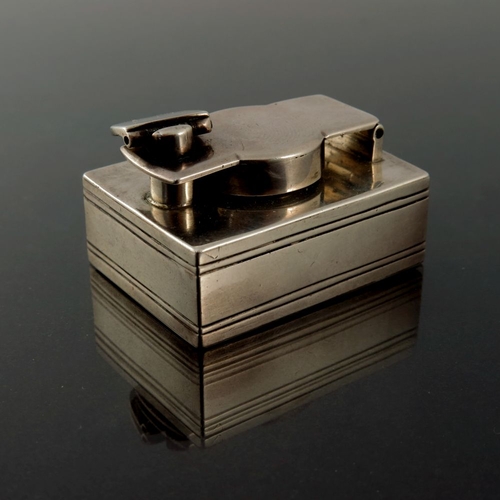 87 - A George III silver travelling inkwell, Henry Tippen, London 1818, cuboid form with incised double l... 