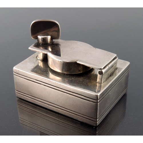 87 - A George III silver travelling inkwell, Henry Tippen, London 1818, cuboid form with incised double l... 