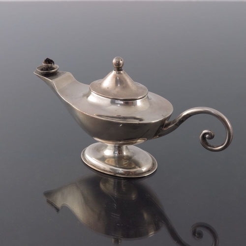 91 - An Edwardian silver oil lamp table cigar lighter, Roberts and Belk, Sheffield 1907, of classical boa... 