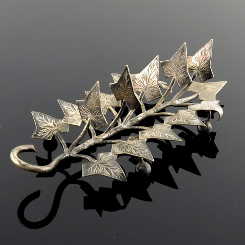 108 - A Victorian novelty silver plated four division toast rack, modelled in the form of a branch of ivy,... 