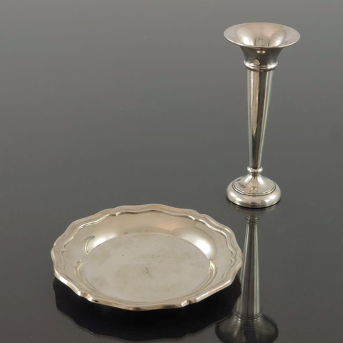 115 - An Elizabeth II silver pin dish and a trumpet vase, J B Chatterley and Sons, Birmingham 1964 and 196... 