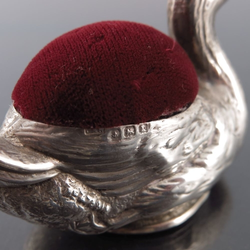 158 - A George V novelty silver pin cushion, Crisford and Norris, Birmingham 1922, in the form of a duck, ... 