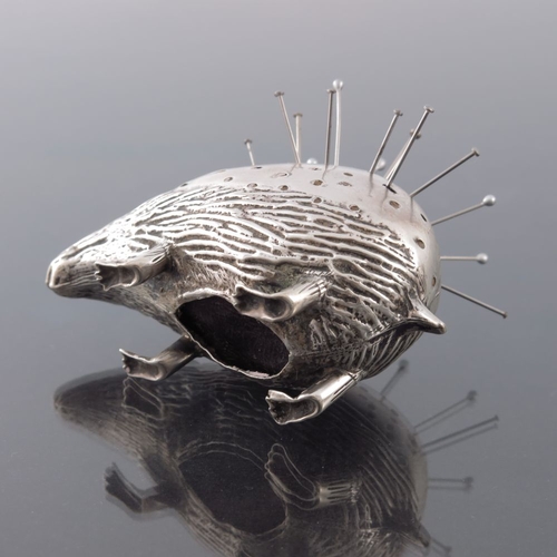 164 - An Edwardian novelty silver pin cushion, George Loveridge and Co., Birmingham 1904, modelled as a po... 