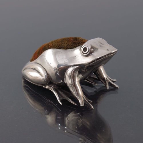 179 - An Edwardian novelty silver pin cushion, Adie and Lovekin, Birmingham 1907, modelled as a frog, 5cm ... 