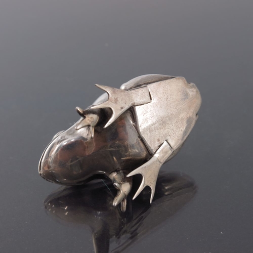 179 - An Edwardian novelty silver pin cushion, Adie and Lovekin, Birmingham 1907, modelled as a frog, 5cm ... 