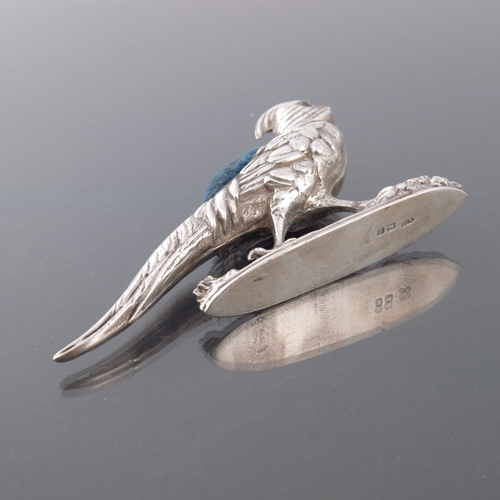 183 - A Victorian novelty silver pin cushion, M Friedlander and Co, Chester 1900, modelled as a pheasant, ... 