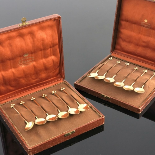 286 - A set of twelve Swedish Art Deco silver gilt coffee spoons, Kevin Anderson, Stockholm 1934, each wit... 