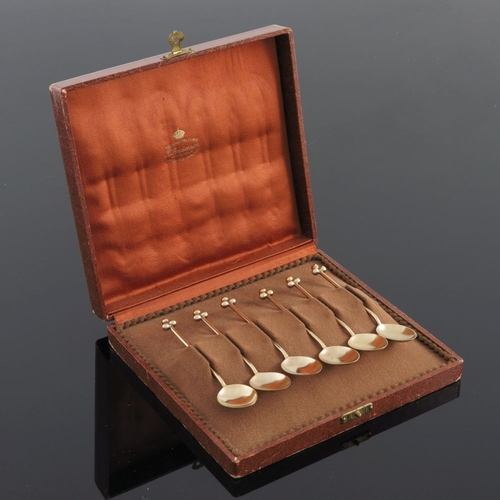 286 - A set of twelve Swedish Art Deco silver gilt coffee spoons, Kevin Anderson, Stockholm 1934, each wit... 