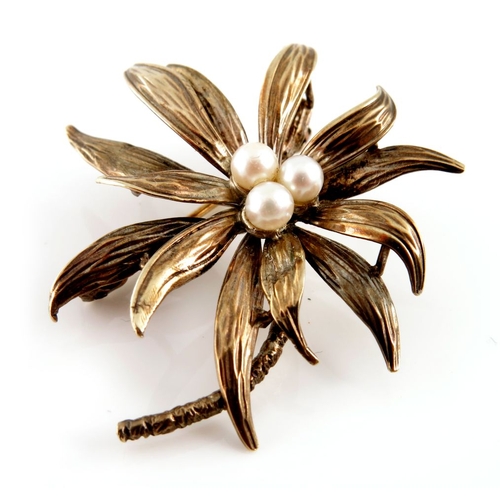 331 - A mid 20th century 9ct gold cultured pearl brooch, designed as a flower, hallmarks for 9ct gold, len... 