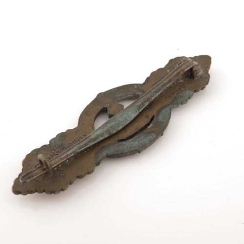 417 - World War Two German Kriegsmarine U-Boat Combat Clasp by Schwerin Berlin, bronze grade with horizont... 