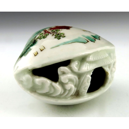 457 - A Japanese Hirado porcelain netsuke, Meiji period, 1868-1912, in the form of a clam with internal di... 