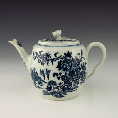 1178 - A Worcester blue and white teapot, circa 1775, crescent mark, decorated with the Fence pattern, barr... 